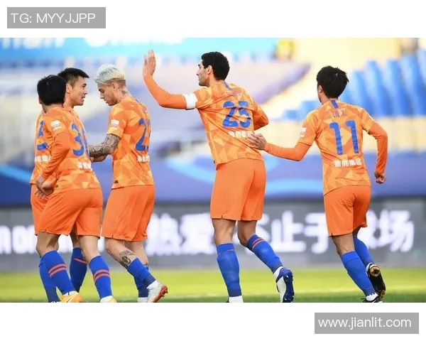 鲁能足球：比赛实录、球员动态与赛季回顾